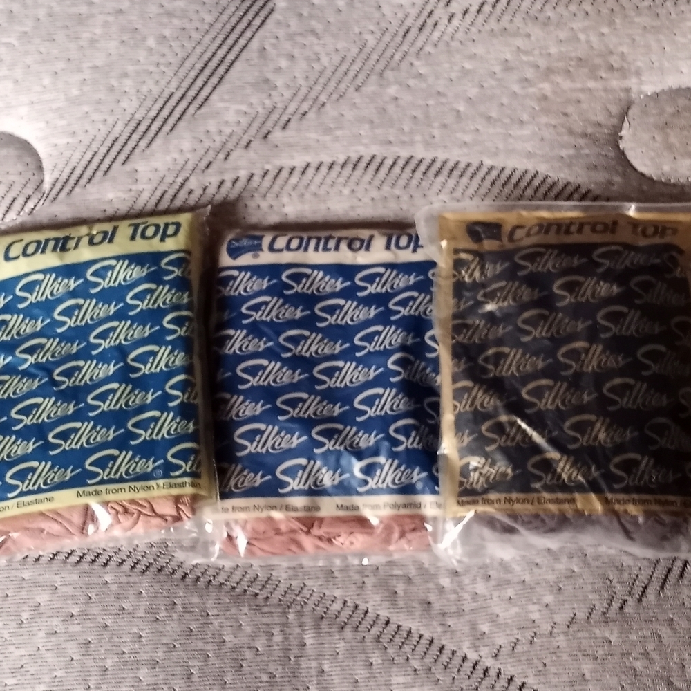 Control top pantyhose